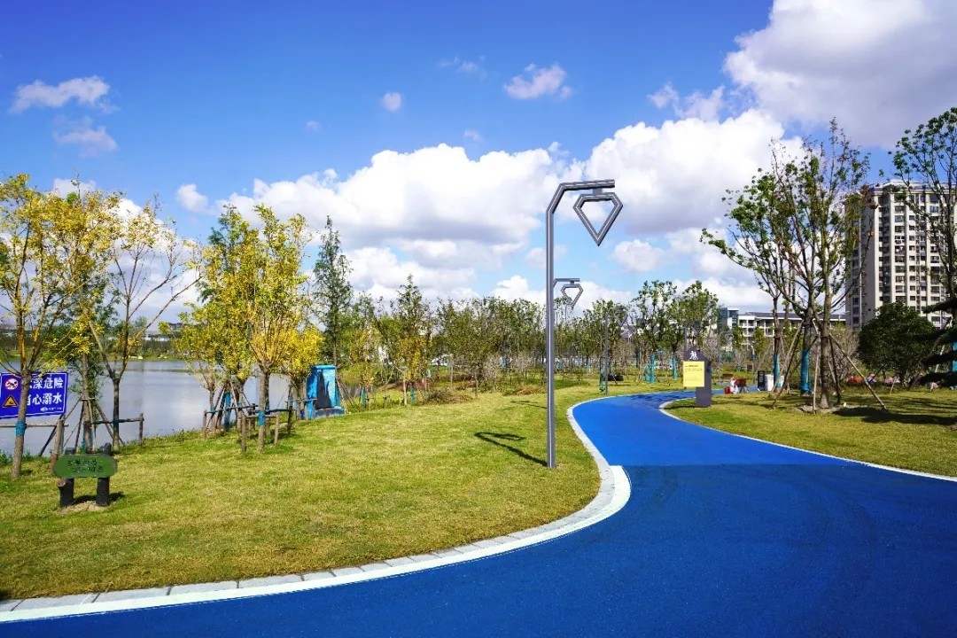 今天，鹽城鹽龍體育公園開園啦！