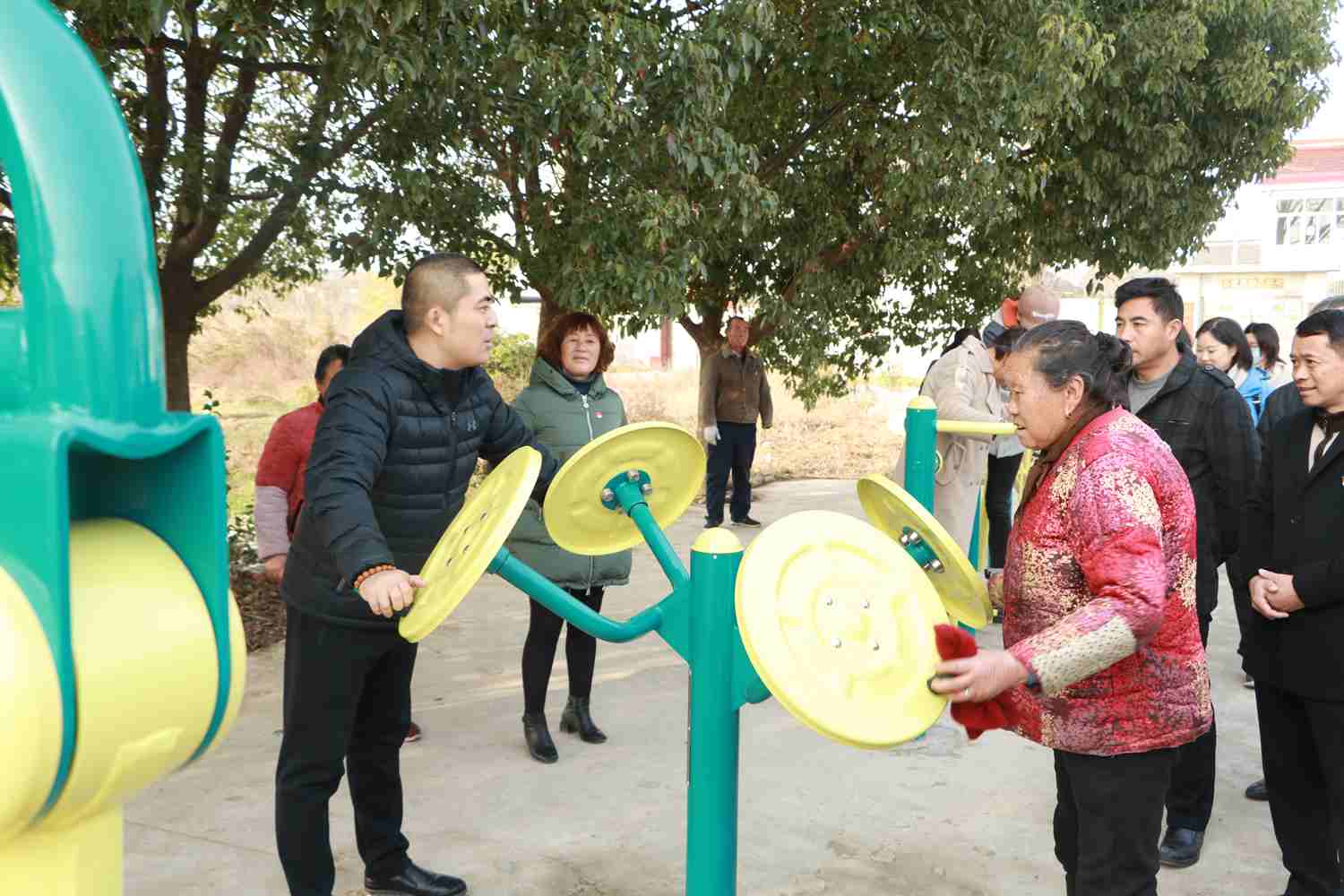 蘇體實(shí)業(yè)黨支部開展“全民健身送進(jìn)村，共建共享共和諧”活動(dòng)