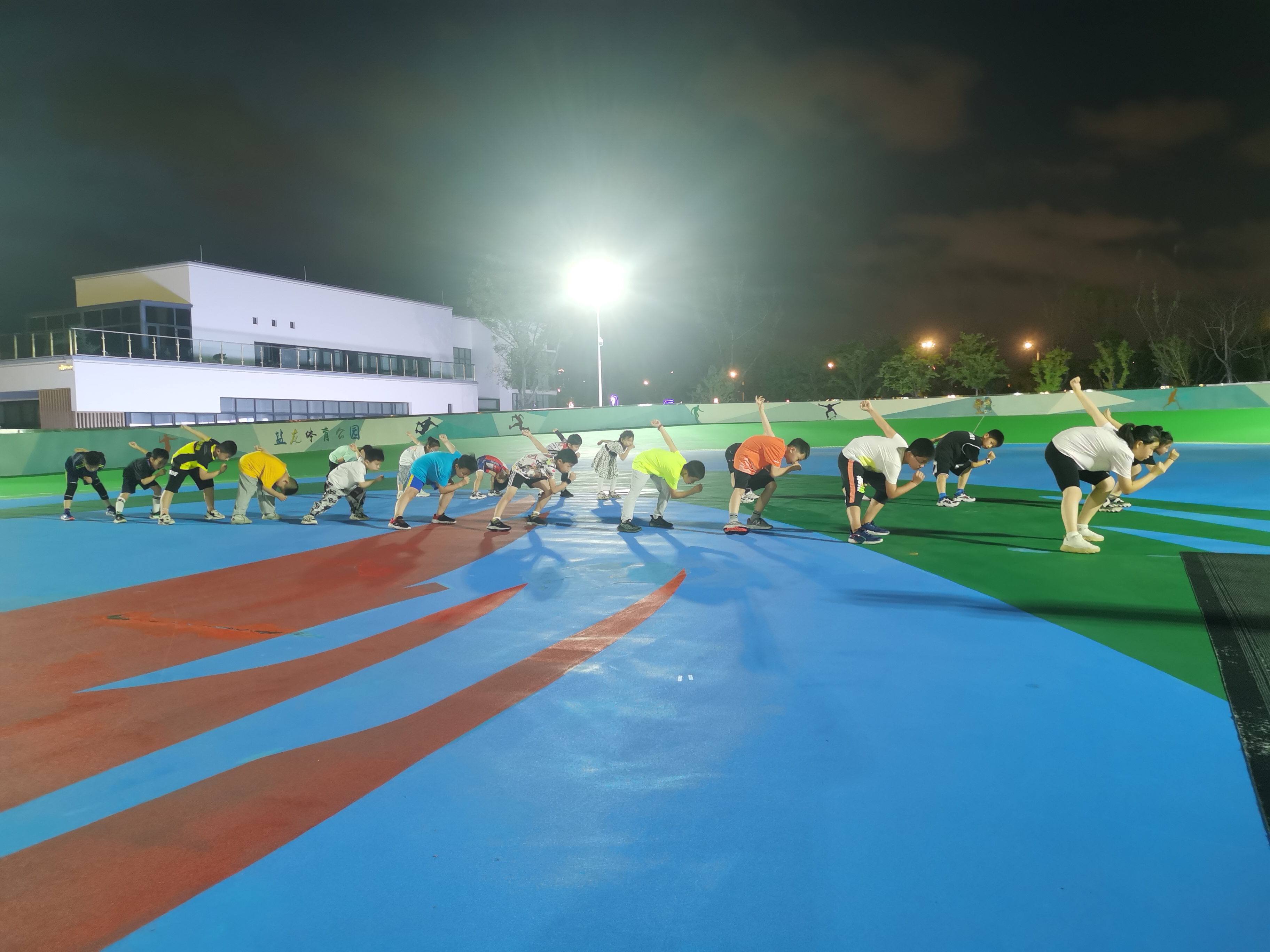 蘇體場館體育“夜生活”點(diǎn)燃城市“夜經(jīng)濟(jì)”